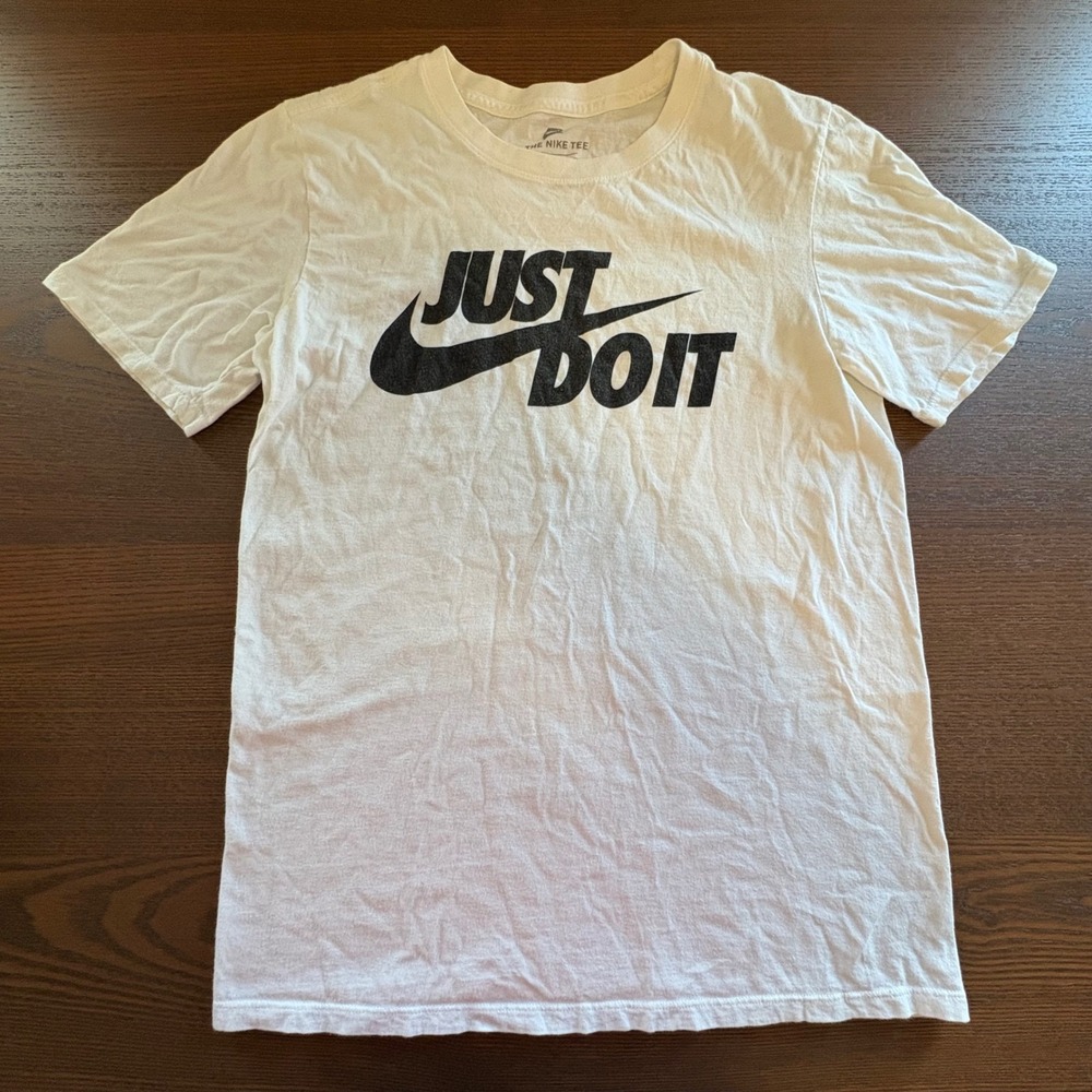 Nike Graphic T-Shirt Kids Small White Good Just Do It Swoosh Athletic Cut Tee